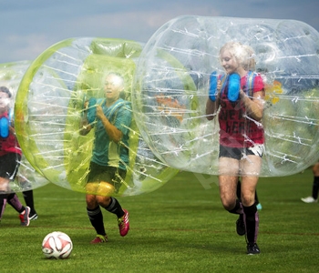 Fútbol bubble para despedidas de soltera en Sanxenxo